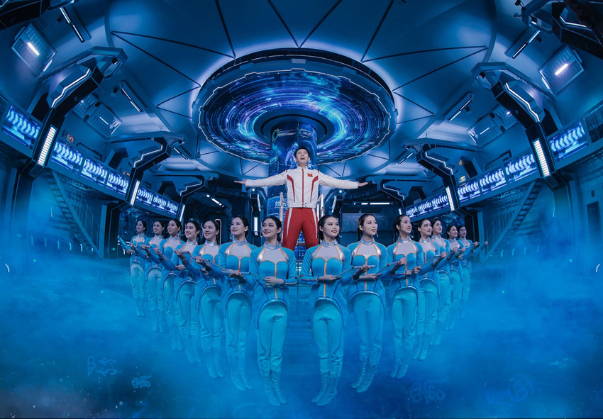 大型融合秀演《重逢三星堆》演出场景。启明东方星聚城供图